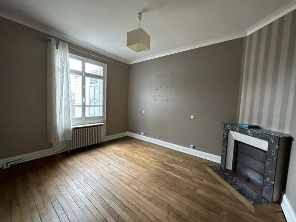 Location                                                      Maison
                        
                     4 pièces                      106 m2                     à Saint-Quentin