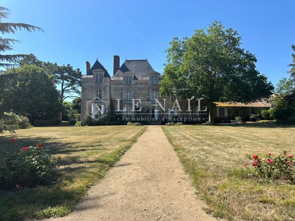 A l’Est de Nantes, Charmant Manoir du XVIIe siècle dans grand parc arboré