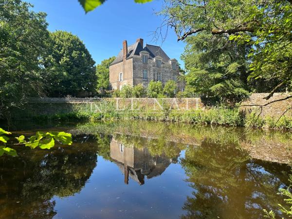 A l’Est de Nantes, Charmant Manoir du XVIIe siècle dans grand parc arboré