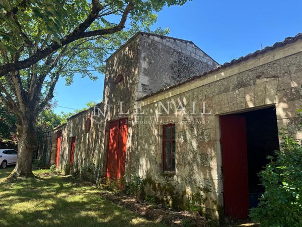A l’Est de Nantes, Charmant Manoir du XVIIe siècle dans grand parc arboré