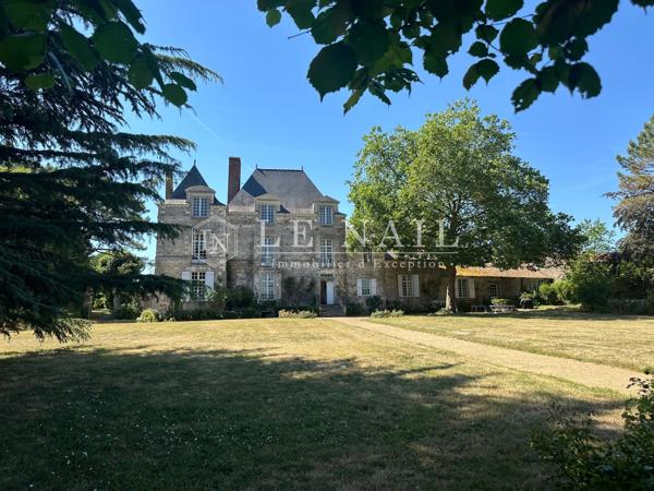 A l’Est de Nantes, Charmant Manoir du XVIIe siècle dans grand parc arboré