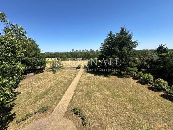 A l’Est de Nantes, Charmant Manoir du XVIIe siècle dans grand parc arboré