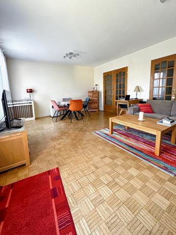 Grand Appartement de 2 pièces au dernier étage + Balcon + Pkg+ Cave!