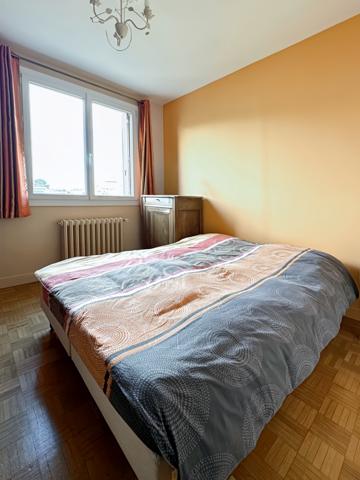 Grand Appartement de 2 pièces au dernier étage + Balcon + Pkg+ Cave!