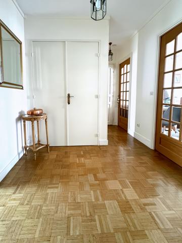 Grand Appartement de 2 pièces au dernier étage + Balcon + Pkg+ Cave!