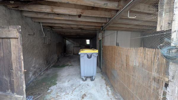 Immeuble à Saint Gerand Le Puy à rénover (commerce ou deux appartements)