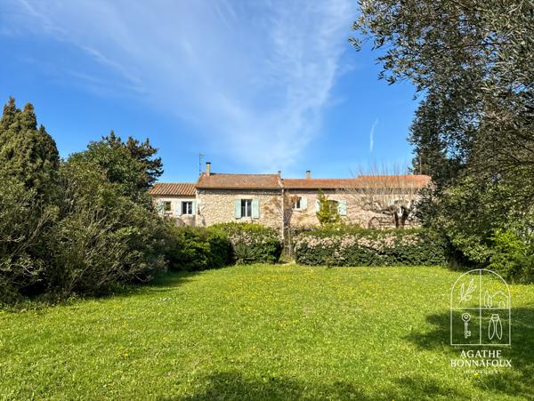 Mas 380 m2 en pierre avec piscine au calme sur 5800 m2 de terrain