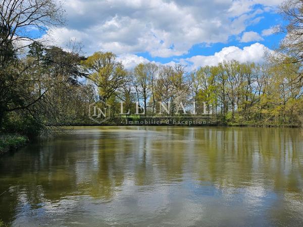 Somptueux château du XIXe siècle en Anjou classé Monument Historique