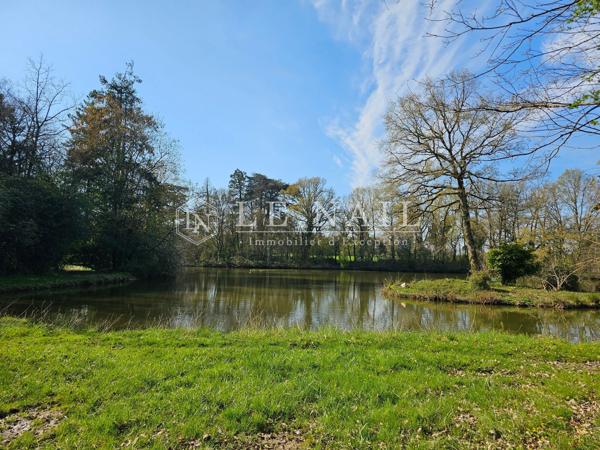 Somptueux château du XIXe siècle en Anjou classé Monument Historique