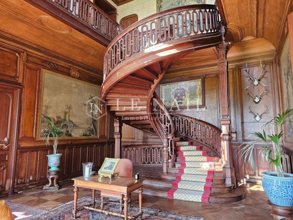 Somptueux château du XIXe siècle en Anjou classé Monument Historique
