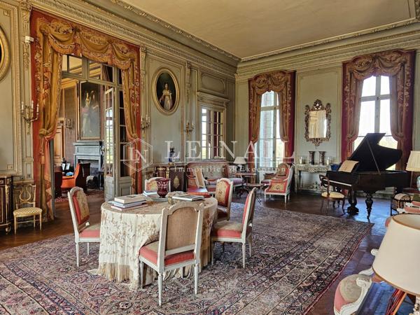 Somptueux château du XIXe siècle en Anjou classé Monument Historique
