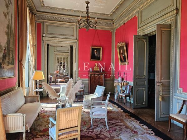 Somptueux château du XIXe siècle en Anjou classé Monument Historique
