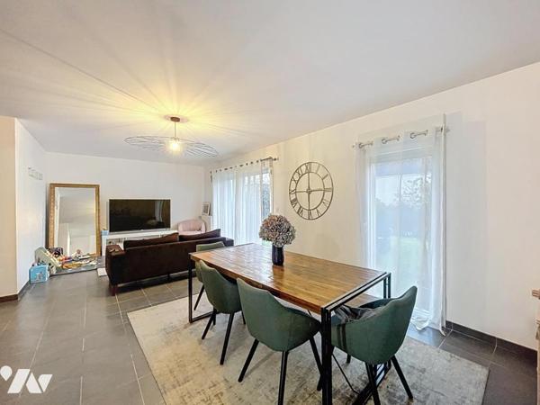 Maison de ville récente avec 3 chambres