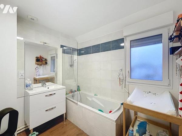 Maison de ville récente avec 3 chambres