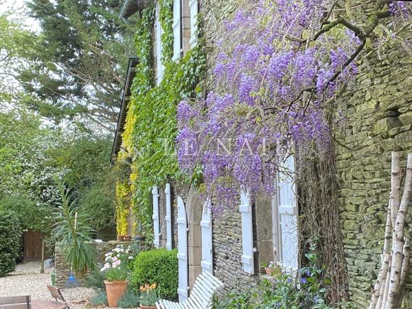 Au cœur du Morbihan, charmant manoir avec dépendances