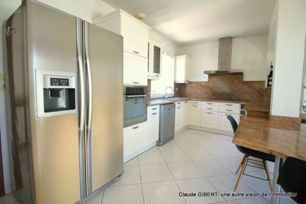 Bouzigues (34140) Bouzigues : Villa 6 pièces + studio avec une vue imprenable sur le Mont Saint-Clair et l'étang de Thau !