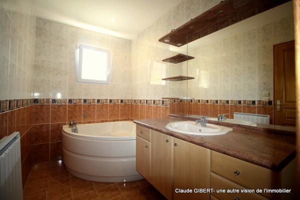 Bouzigues (34140) Bouzigues : Villa 6 pièces + studio avec une vue imprenable sur le Mont Saint-Clair et l'étang de Thau !