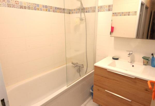 Beau 4 pièces en RDC et parking en sous sol