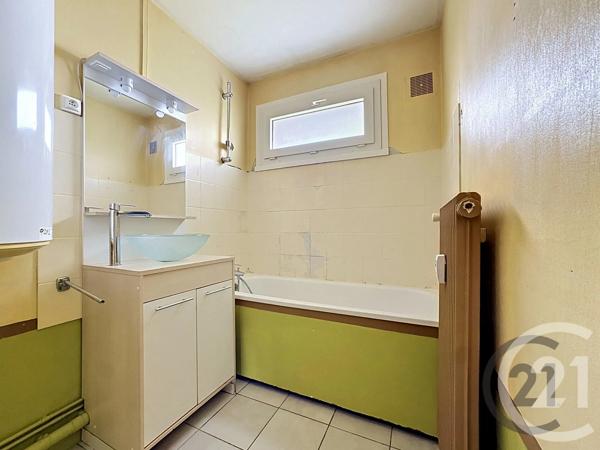 Appartement F4 à vendre  4 pièces - 65,45 m 2   VITTEL  - 88