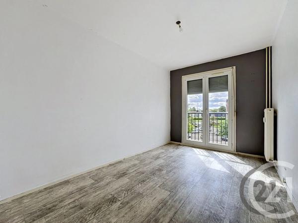 Appartement F4 à vendre  4 pièces - 65,45 m 2   VITTEL  - 88