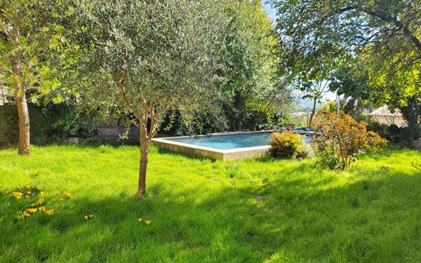 Maison à vendre    6 pièces •  Saint-Michel-l'Observatoire