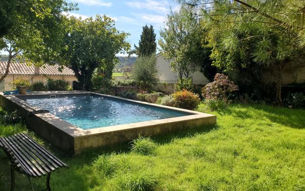 Maison à vendre    6 pièces •  Saint-Michel-l'Observatoire