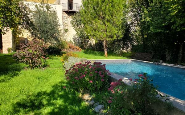 Maison à vendre    6 pièces •  Saint-Michel-l'Observatoire