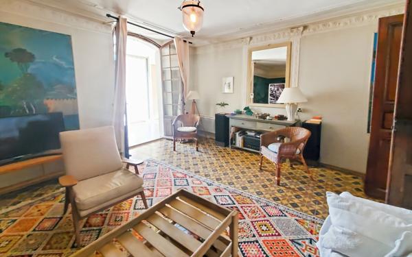 Maison à vendre    6 pièces •  Saint-Michel-l'Observatoire