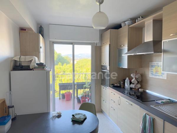 Bel appartement vue mer 69 m² – Terrasse – Balcon – Parking – Saint-Laurent-du-Var