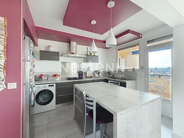 Appartement T5 de 104m2 avec vue exceptionnelle - Bron 69500