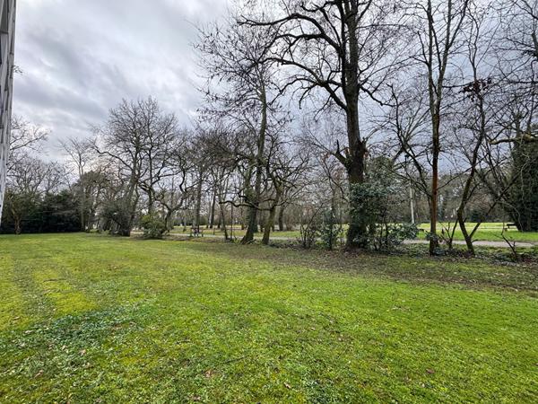 PESSAC - SARDINE - Grand appartement T1 - 38m2 - Balcon - Dernier étage - Parking