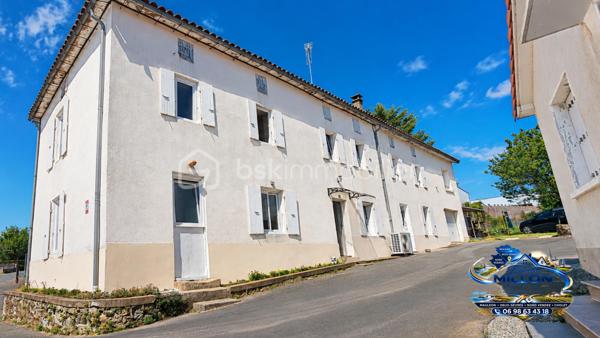 🏡 EXCLUSIVITÉ – ENSEMBLE IMMOBILIER DE 183 M² ENVIRON AVEC DEUX MAISONS INDÉPENDANTES

Situé sur la commune de Largeasse, cet ensemble immobilier offre une opportunité rare pour une famille, un investisseur ou un projet intergénérationnel.

Édifié sur une parcelle d'environ 1 600 m², il se compose de deux habitations indépendantes représentant une surface habitable totale d'environ 183 m².

La maison principale d'environ 103 m² comprend 4 pièces dont 3 chambres. Elle bénéficie d'un système de chauffage par pompe à chaleur assurant confort et maîtrise des consommations énergétiques.

La seconde maison d'environ 80 m², totalement indépendante, dispose également de 3 chambres. Elle constitue une excellente opportunité de revenu complémentaire avec un loyer estimé à 750 € par mois, ou peut convenir à un projet familial ou professionnel.

À l'extérieur, vous profiterez d'un terrain d'environ 1 600 m² offrant de nombreuses possibilités d'aménagement.

Les atouts :
✔ Deux maisons indépendantes
✔ Environ 183 m² habitables au total
✔ 6 chambres
✔ Pompe à chaleur sur la maison principale
✔ Potentiel locatif estimé à 750 €/mois
✔ Terrain d'environ 1 600 m²
✔ Idéal pour résidence principale avec revenu complémentaire
✔ Projet familial, investissement locatif ou accueil d'un proche

Une opportunité rare sur le secteur alliant confort de vie et potentiel de rentabilité.

📞 Pour tout renseignement complémentaire ou organiser une visite :

Florian Millon
BSK Immobilier
06 98 63 43 18
f.millon@bskimmobilier.com