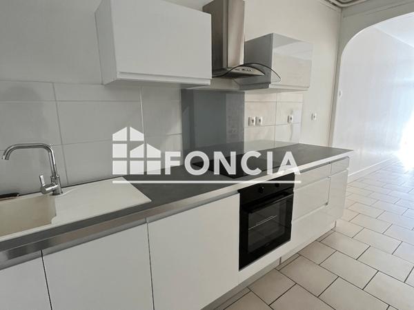 Location Maison 4 pièces 99 m² - 21 RUE DU PARVIS ST HILAIRE Niort 79000