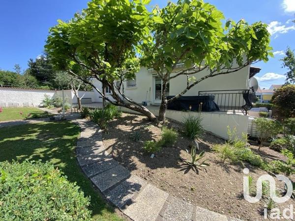 Maison 6 pièces de 100 m² à Gond-Pontouvre (16160)