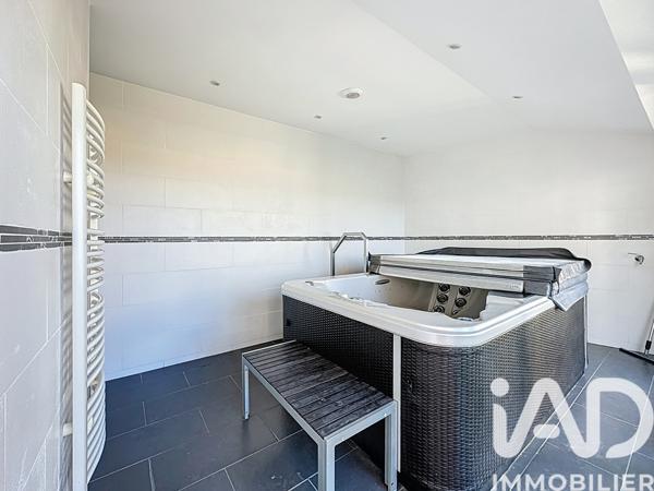 Maison à vendre 8 pièces 260 m² Saint-Martin-la-Plaine