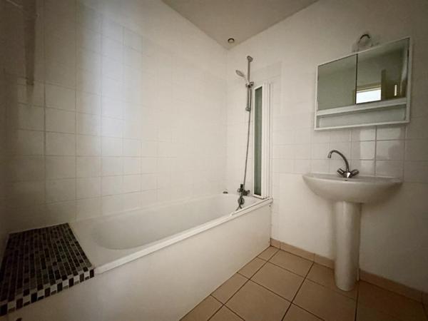 APPARTEMENT T3 A LOUER A LE COTEAU - AVENUE DE LA LIBERATION