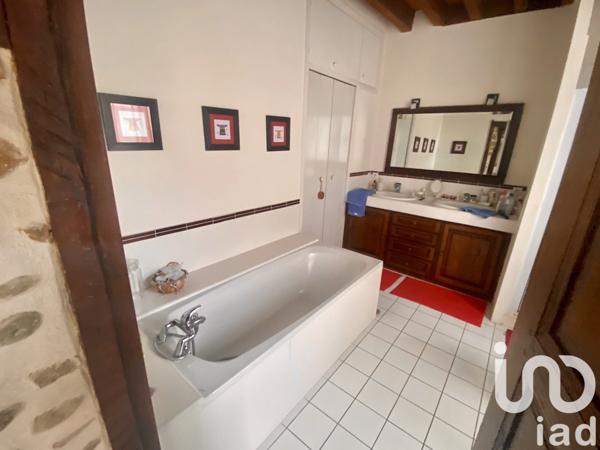 Maison traditionnelle 10 pièces de 412 m² à Bénéjacq (64800)