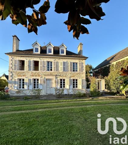 Maison traditionnelle 10 pièces de 412 m² à Bénéjacq (64800)