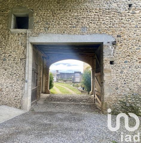 Maison traditionnelle 10 pièces de 412 m² à Bénéjacq (64800)