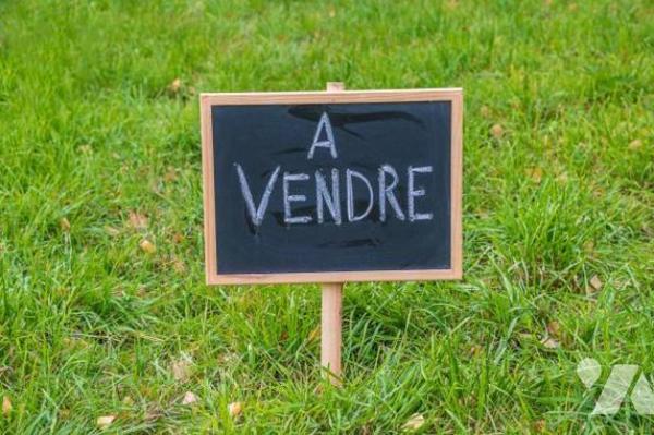 TERRAIN A BÂTIR - 615 M² - CENTRE BOURG 