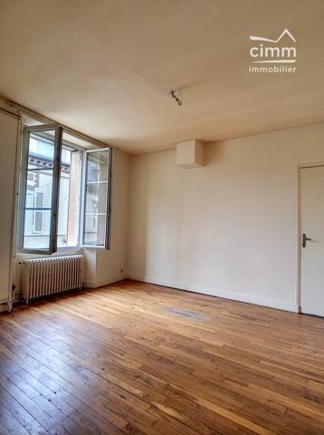 A Vendre Immeuble de rapport dans le joli village de Châtillon-Coligny 45230.