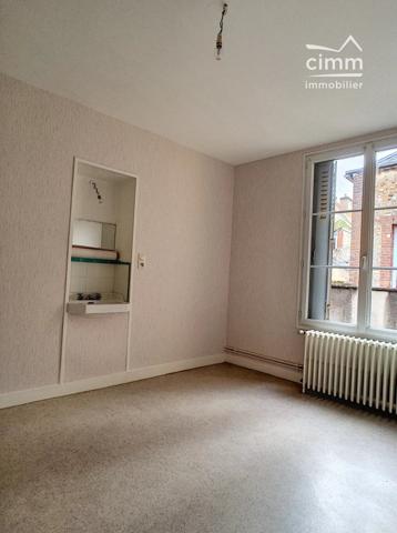 A Vendre Immeuble de rapport dans le joli village de Châtillon-Coligny 45230.