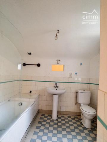 A Vendre Immeuble de rapport dans le joli village de Châtillon-Coligny 45230.