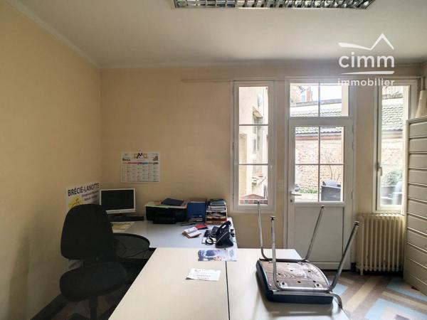 A Vendre Immeuble de rapport dans le joli village de Châtillon-Coligny 45230.