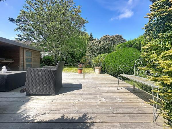 NOUVEAUTÉ : 130M2 SUR 972M2.