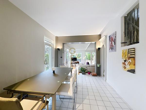 NOUVEAUTÉ : 130M2 SUR 972M2.