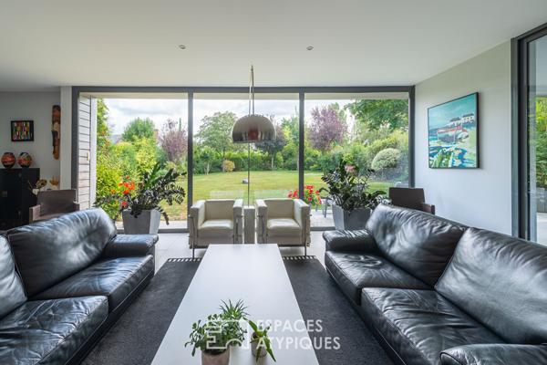 Discrète maison d’architecte au coeur des vignobles