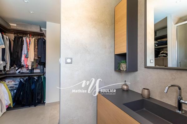 Villa haut de gamme 2023 de 145 m² avec piscine