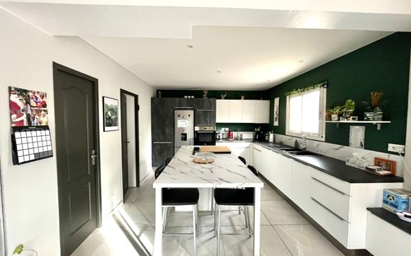 Maison à vendre    8 pièces • 215 m2 Montbazin