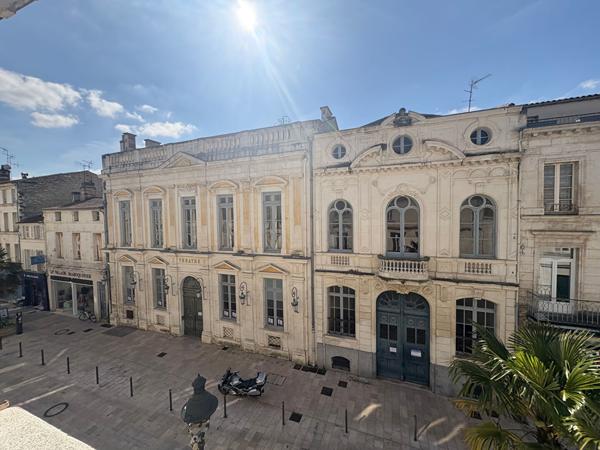 A Rochefort Hyper-Centre Place Colbert - Appartement Duplex 3 chambres - 115 m²